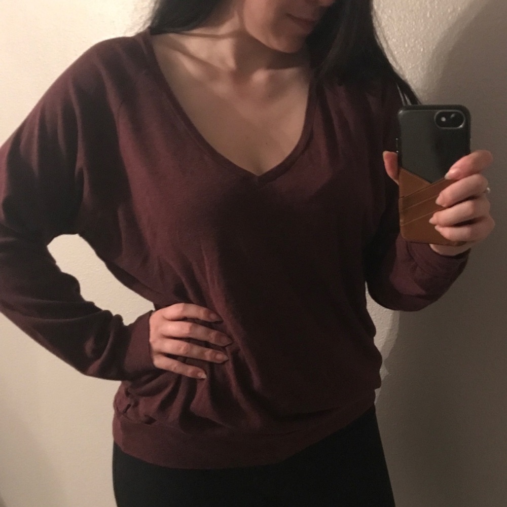 Burgundy oversized pullover v-neck sweatshirt